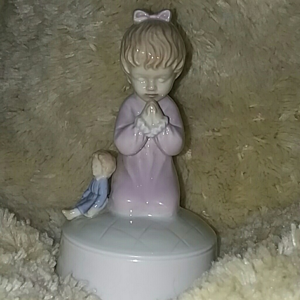 Valencia Collection Praying Girl Music Box